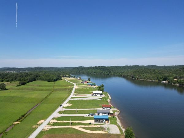 88 River Front Drive S, Clifton, TN 38425