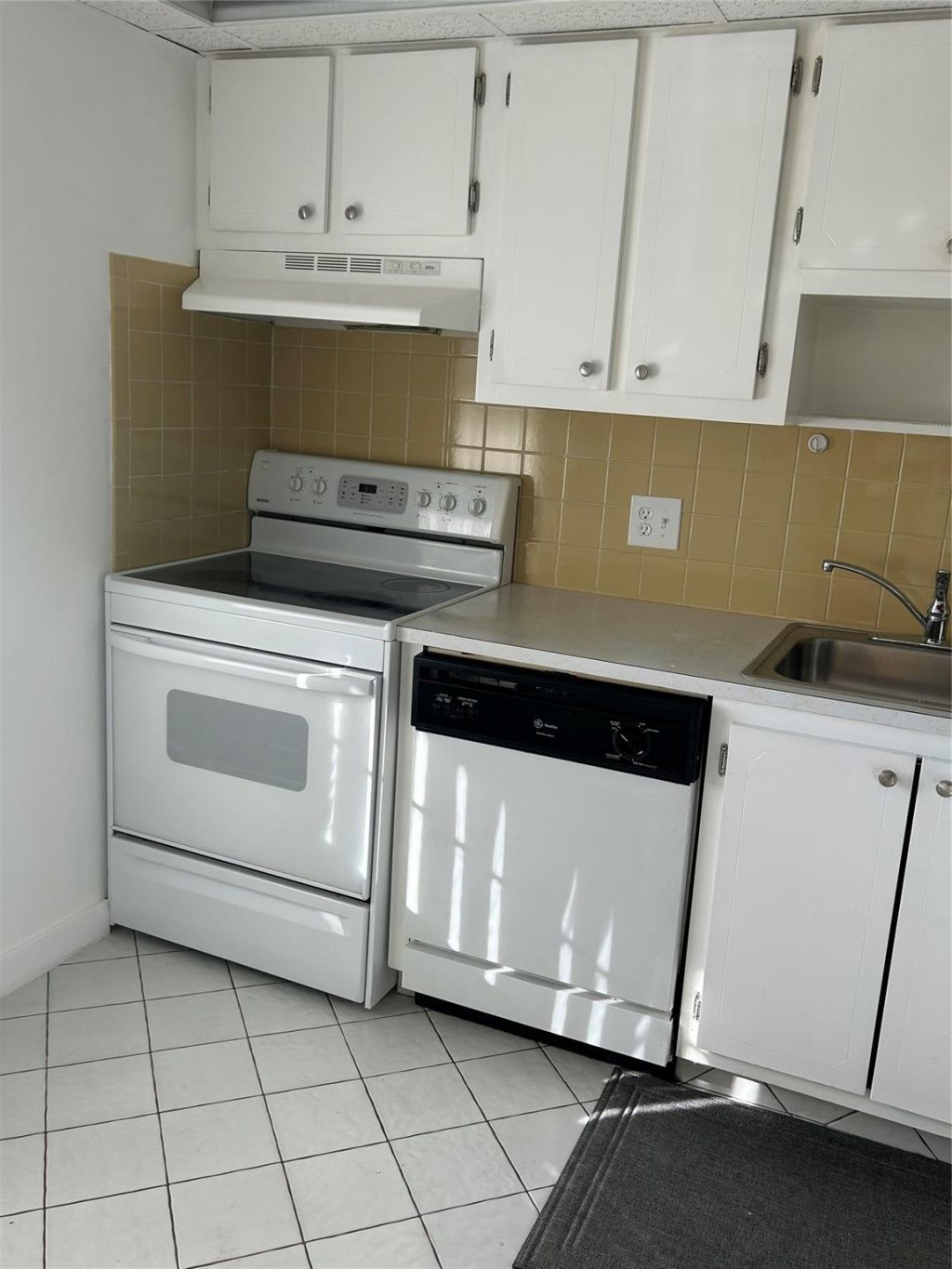 7807 Golf Circle Drive, Unit 205, Margate, FL 33063 Photo