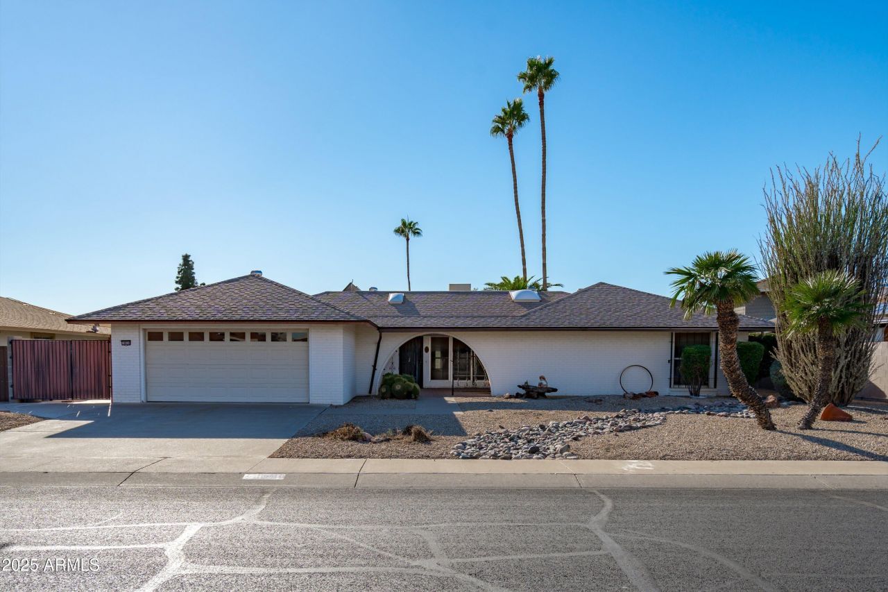 19820 N Cherry Tree Lane, Sun City, AZ 85373 Main Photo