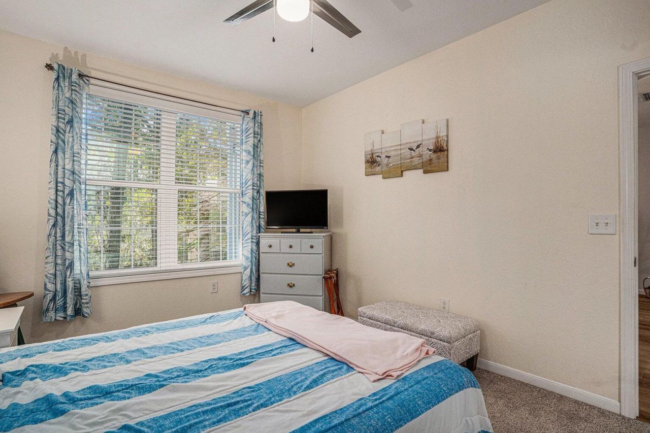 60 Fenwick Hall Allee 723 Photo 16