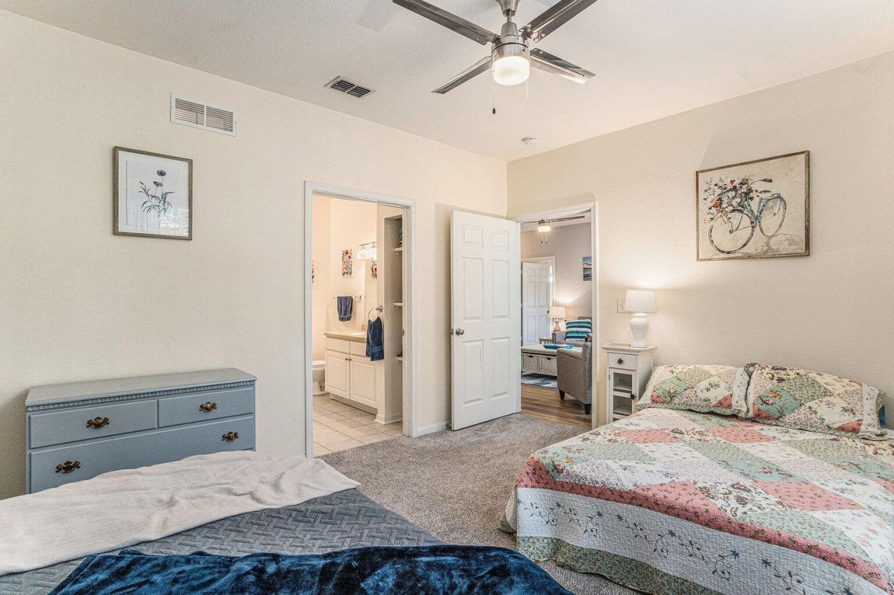 60 Fenwick Hall Allee 723 Photo 22