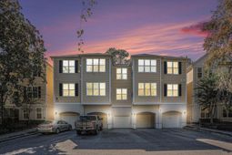 60 Fenwick Hall Allee 723 photo 4