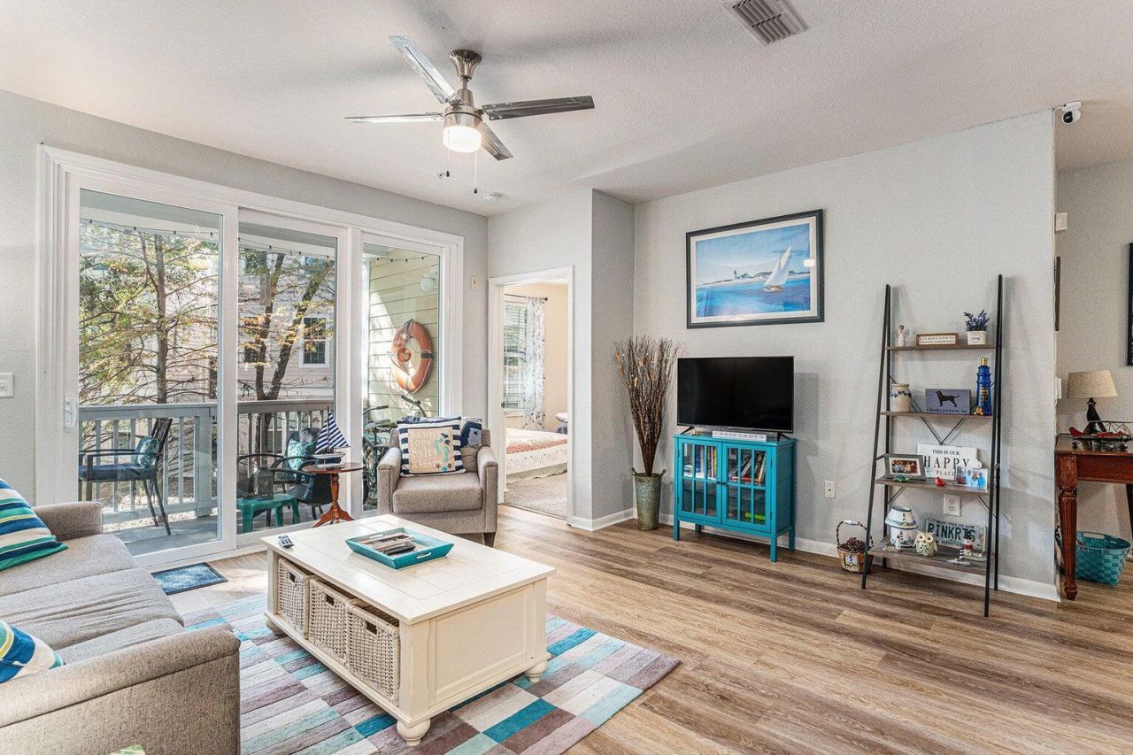 60 Fenwick Hall Allee 723 Photo 6