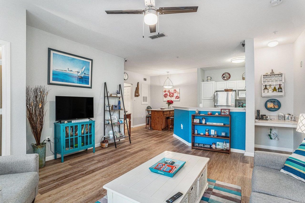 60 Fenwick Hall Allee 723 Photo 8