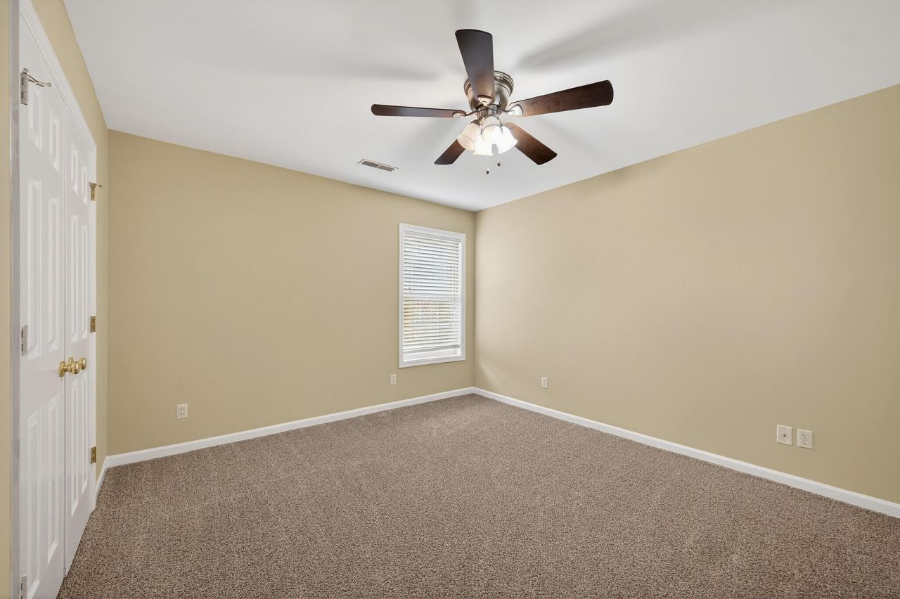 176 Thousand Oaks Circle Photo 20