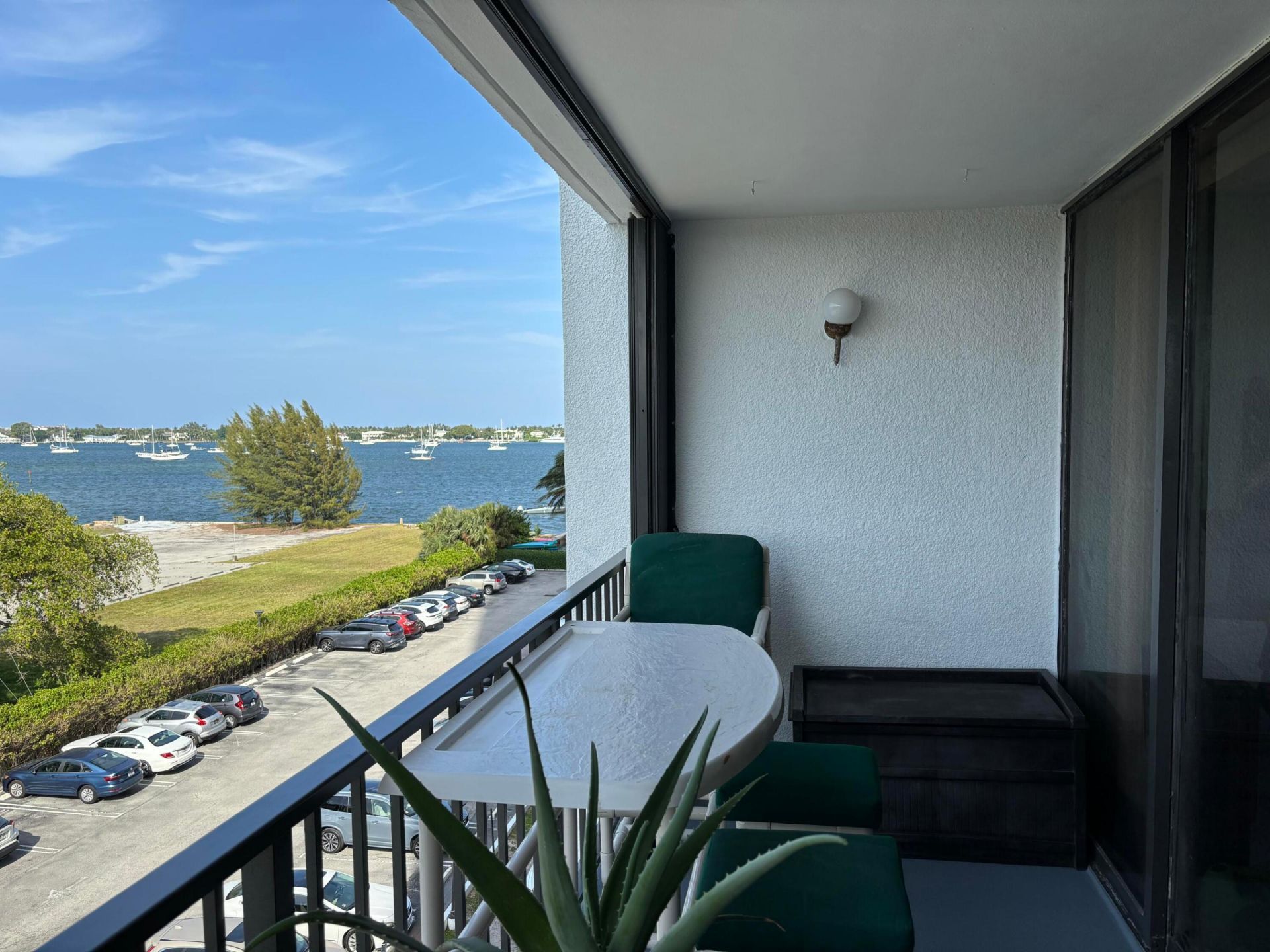 5600 N Flagler Drive, Unit 401, West Palm Beach, FL 33407 Photo