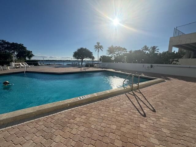 5600 N Flagler Drive, Unit 401, West Palm Beach, FL 33407 Photo