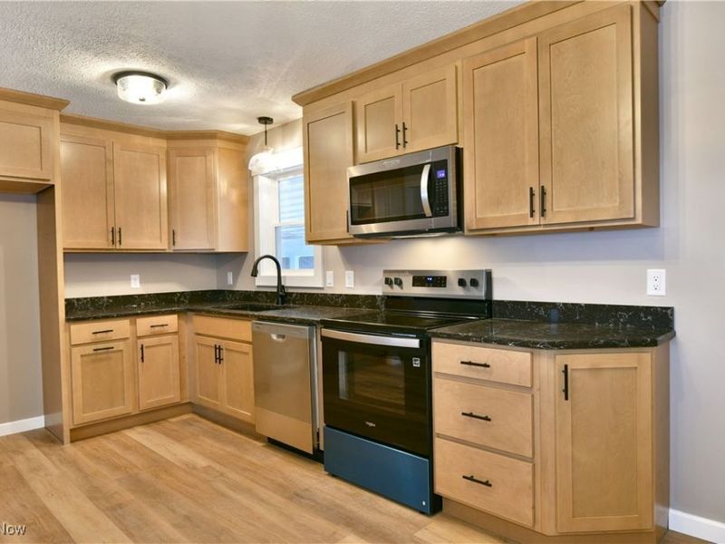 5676 Thompson Clark Road, Bristolville, OH 44402 Photo 22