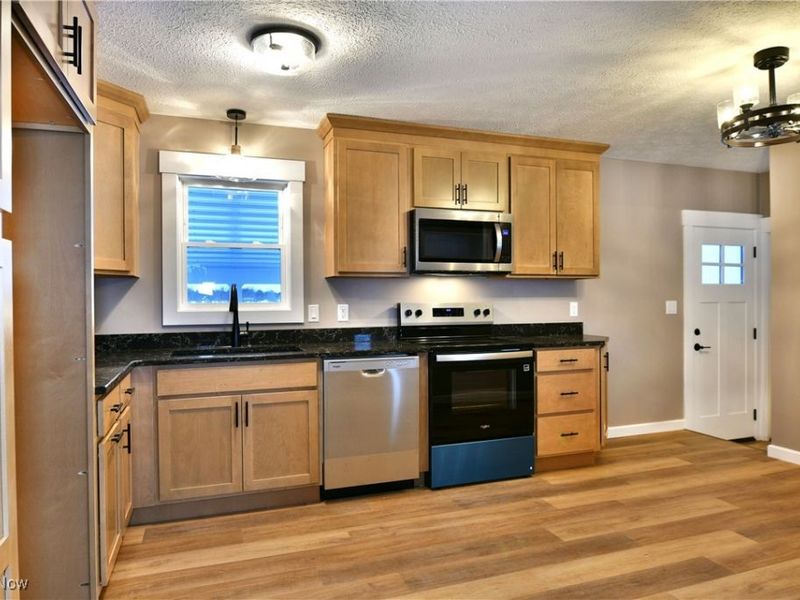 5676 Thompson Clark Road, Bristolville, OH 44402 Photo 23