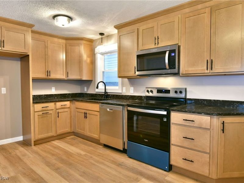 5676 Thompson Clark Road, Bristolville, OH 44402 Photo 24