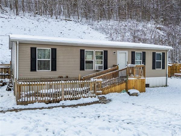 1261 Hartland Road, Clay, WV 25043