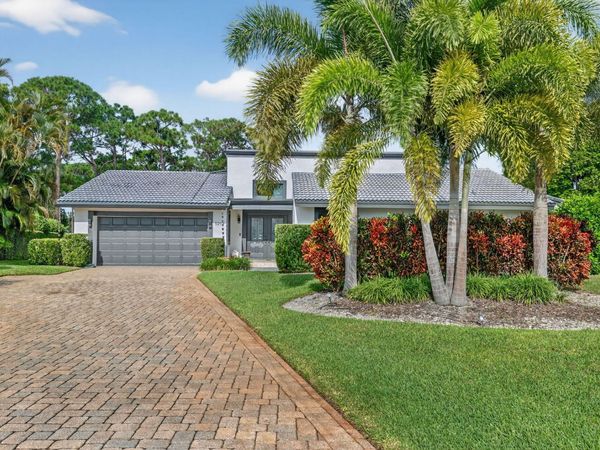 5212 Foxpointe Circle SE, Delray Beach, FL 33445