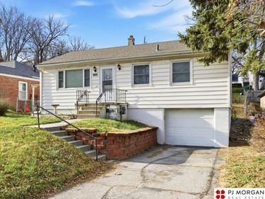 2112 S 49th Street, Omaha, NE 68106