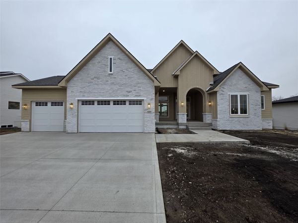 16207 Sharon Drive, Urbandale, IA 50323
