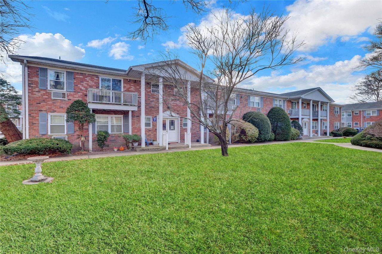 210 Fairharbor Drive, Unit 210, Patchogue, NY 11772 Main Photo