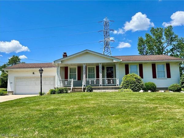 172 Lake Shore Drive, Struthers, OH 44471