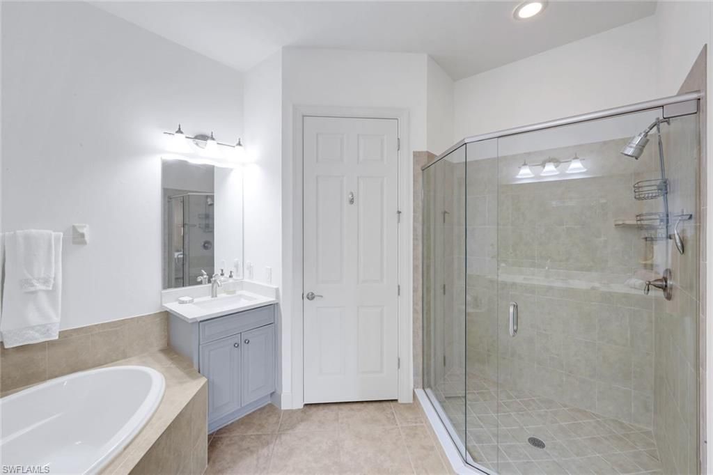 9550 Ironstone Ter, Unit 201, Naples, FL 34120 Photo