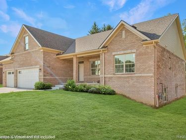 3201 ROMA COURT, Wixom, MI 48393