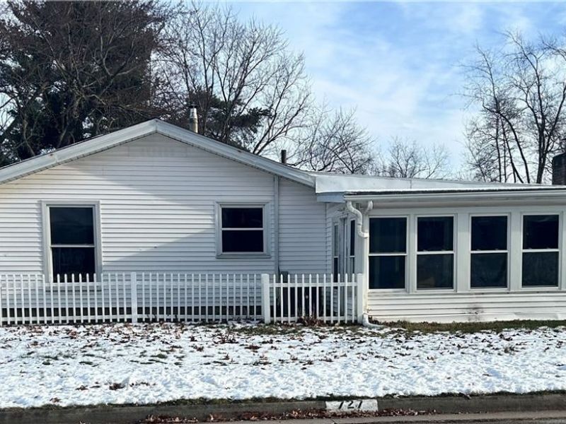 727 Circle Hill Road SE, North Canton, OH 44720 Photo 1