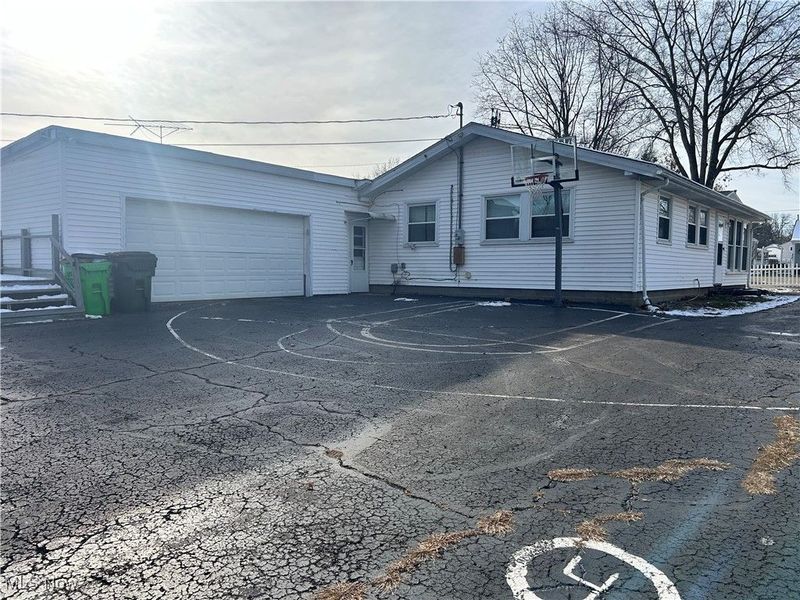 727 Circle Hill Road SE, North Canton, OH 44720 Photo 10