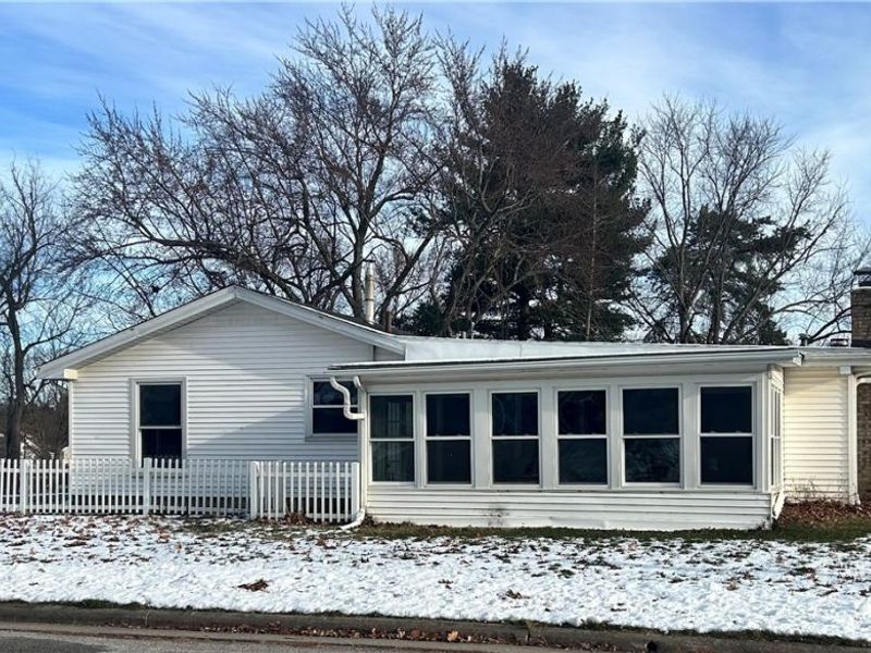 727 Circle Hill Road SE, North Canton, OH 44720 Photo 2