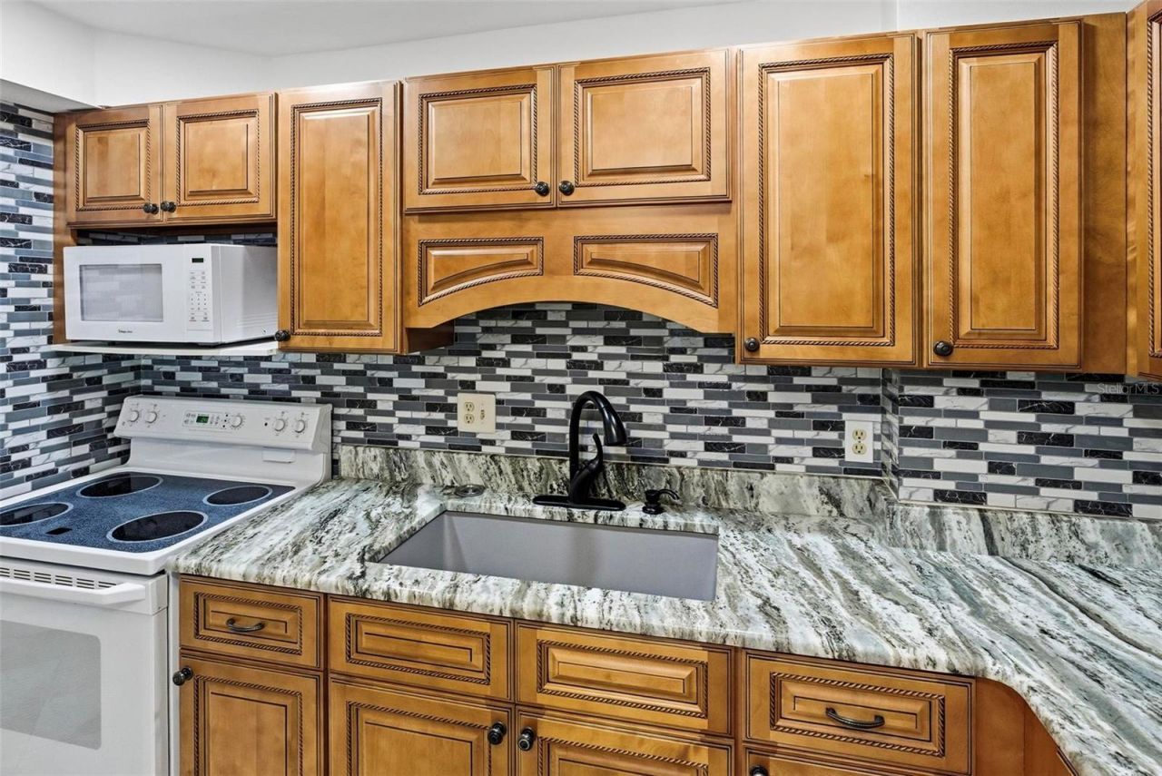 925 N Halifax Avenue, Unit 103, Daytona Beach, FL 32118 Photo