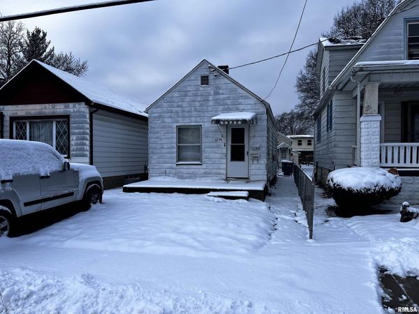 129 N CEDAR Avenue, West Peoria, IL 61604