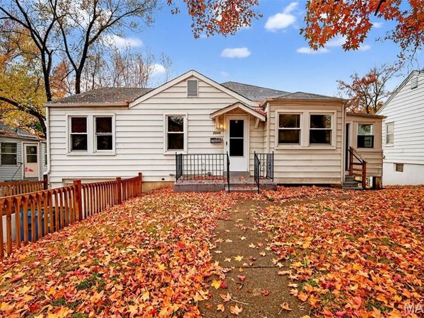 7046 Roslyn Drive, St Louis, MO 63136