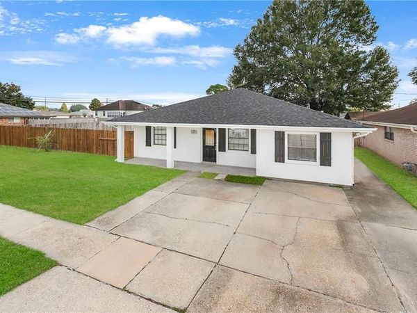 3025 CORINNE Drive, Chalmette, LA 70043
