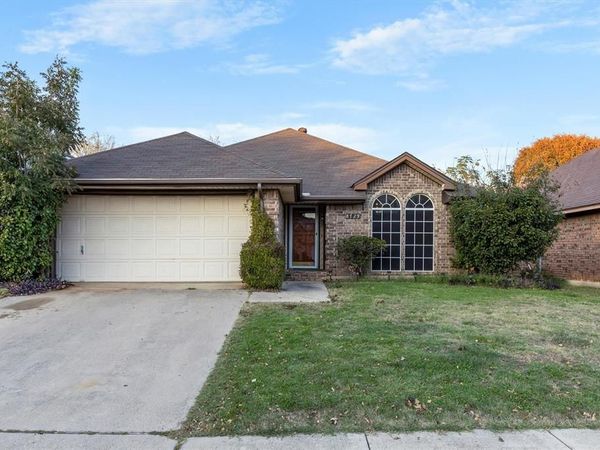 8729 Sabinas Trail, Fort Worth, TX 76118