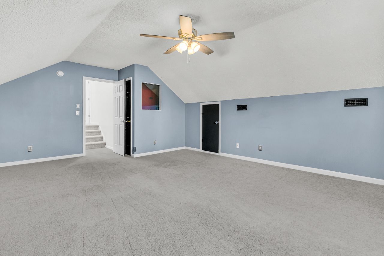 102 Outrigger Court Photo 14