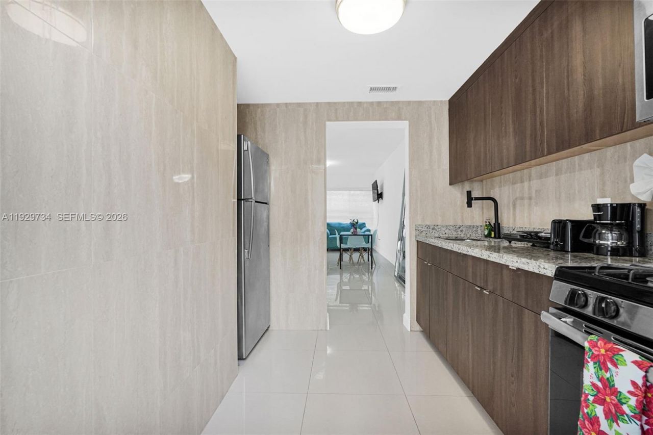 1025 94th St, Unit 9, Bay Harbor Islands, FL 33154 Photo