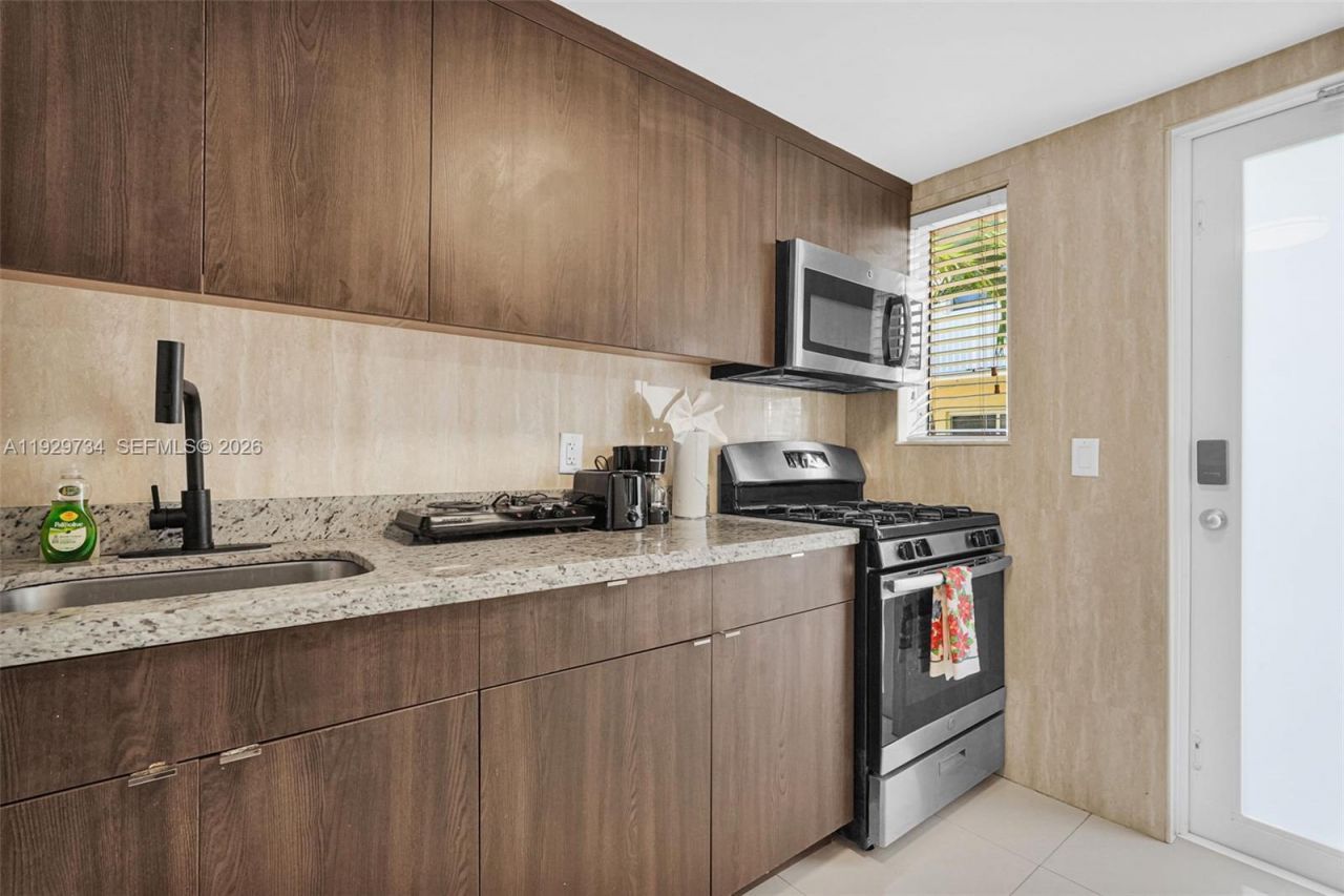 1025 94th St, Unit 9, Bay Harbor Islands, FL 33154 Photo