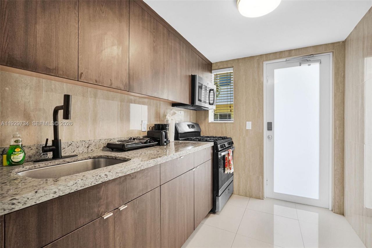 1025 94th St, Unit 9, Bay Harbor Islands, FL 33154 Photo