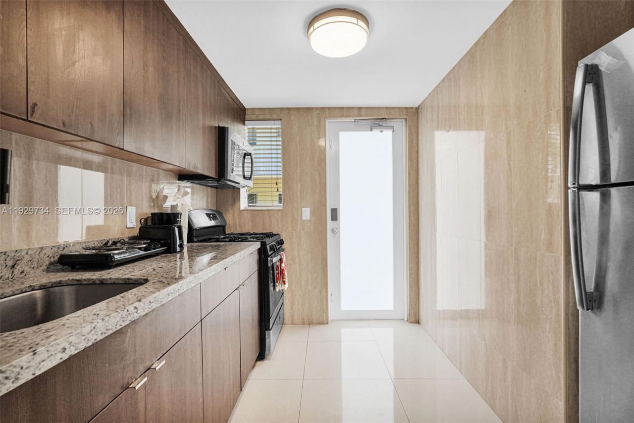 1025 94th St, Unit 9, Bay Harbor Islands, FL 33154 Photo