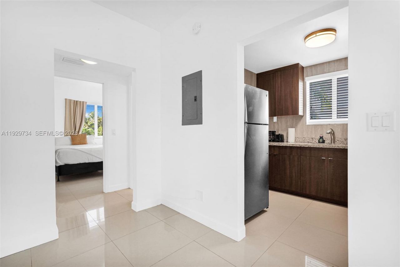 1025 94th St, Unit 9, Bay Harbor Islands, FL 33154 Photo