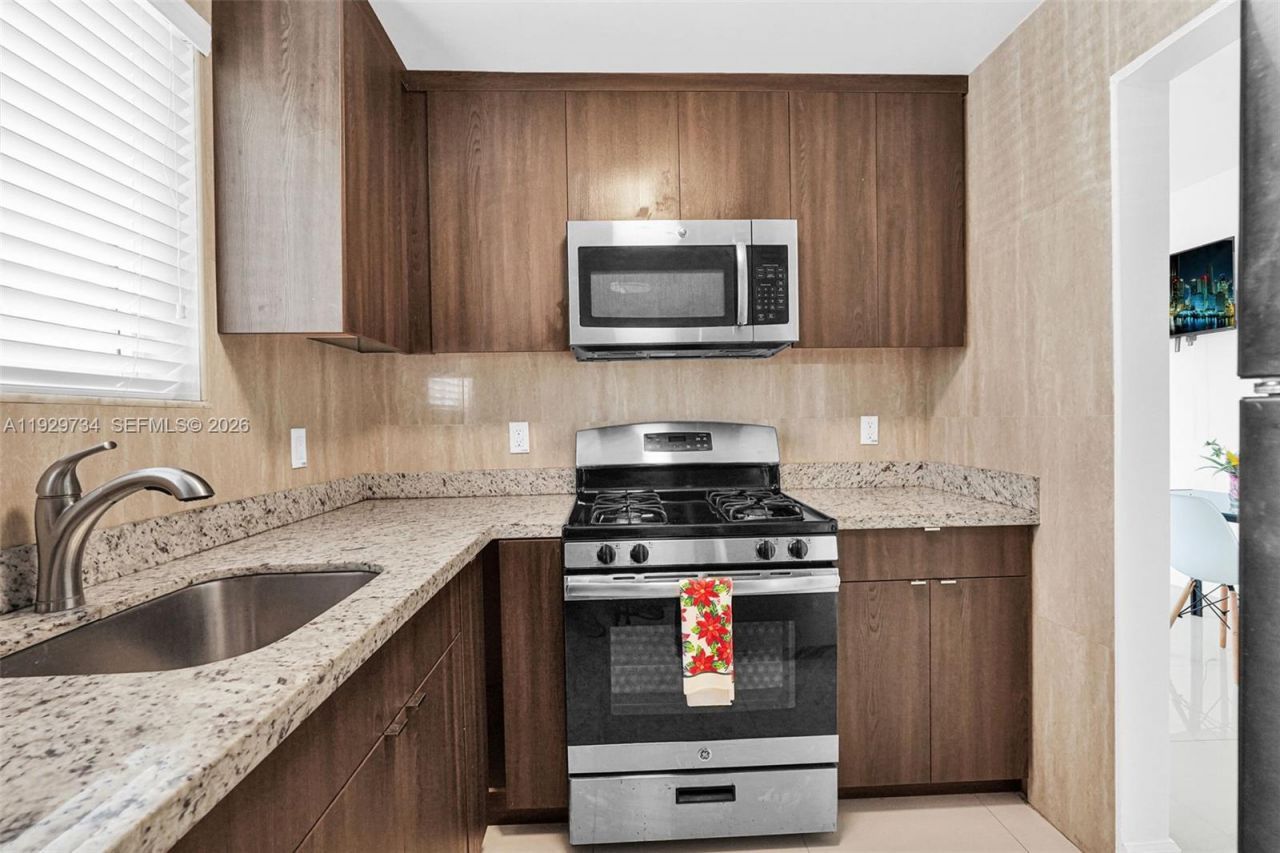 1025 94th St, Unit 9, Bay Harbor Islands, FL 33154 Photo