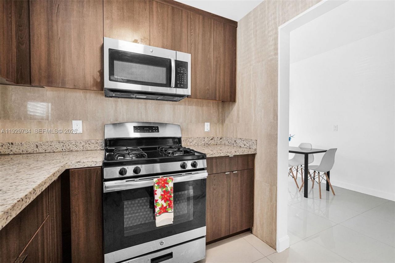 1025 94th St, Unit 9, Bay Harbor Islands, FL 33154 Photo