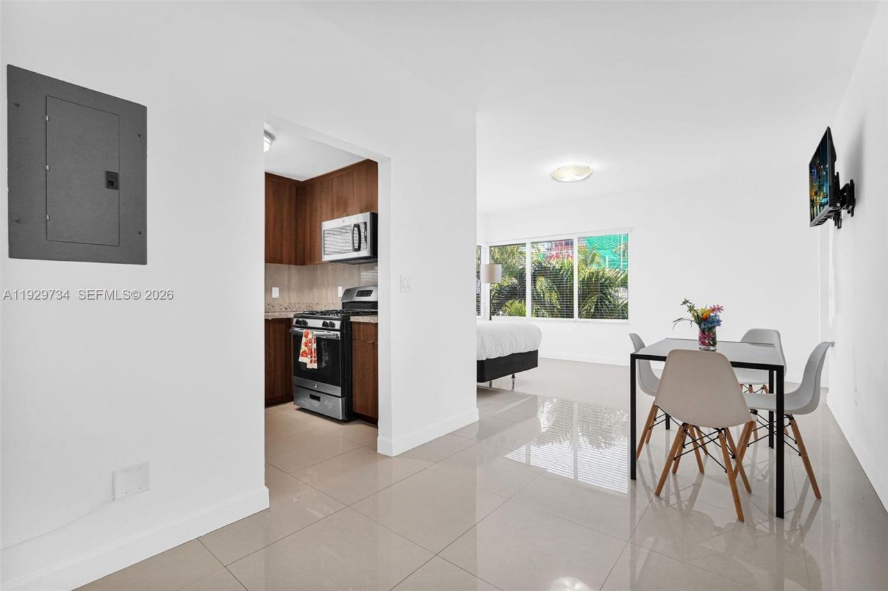 1025 94th St, Unit 9, Bay Harbor Islands, FL 33154 Photo