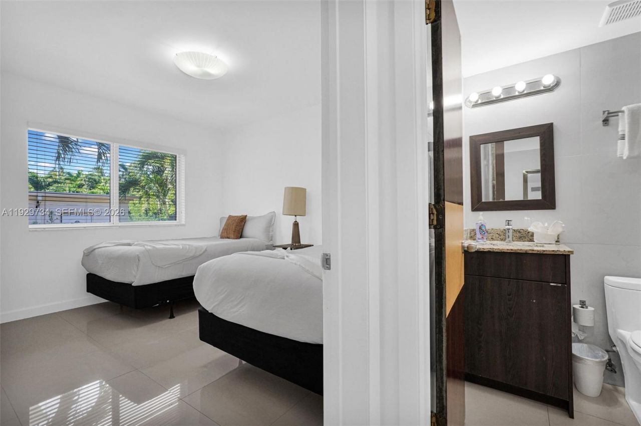 1025 94th St, Unit 9, Bay Harbor Islands, FL 33154 Photo