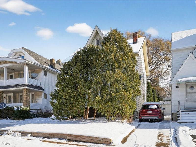 3559 Lloyd Road, Cleveland, OH 44111 Photo 2