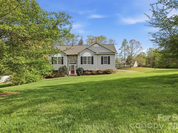 552 Meadowridge Drive, Taylorsville, NC 28681