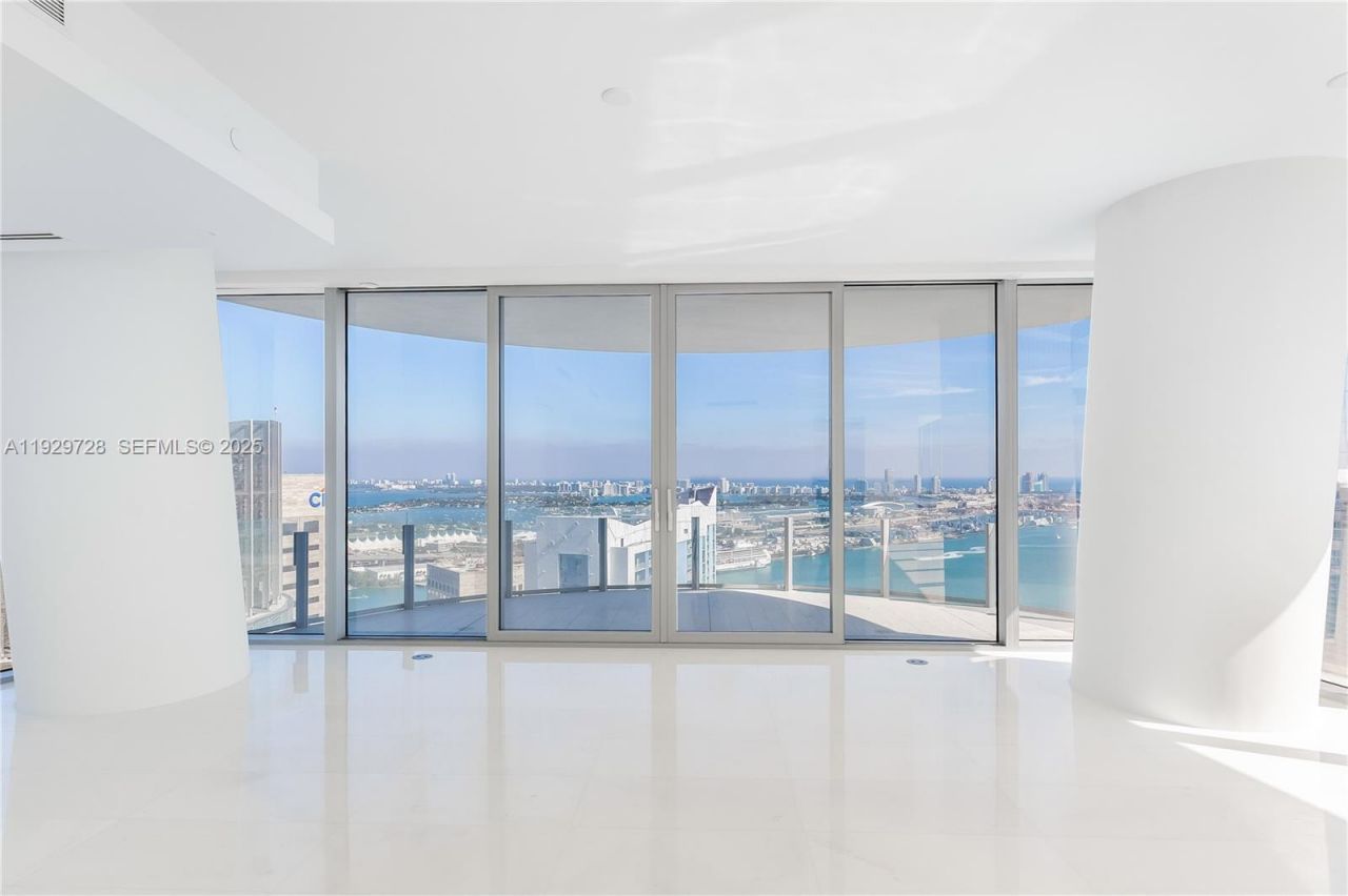 300 Biscayne Blvd Way, Unit 4401, Miami, FL 33131 Photo