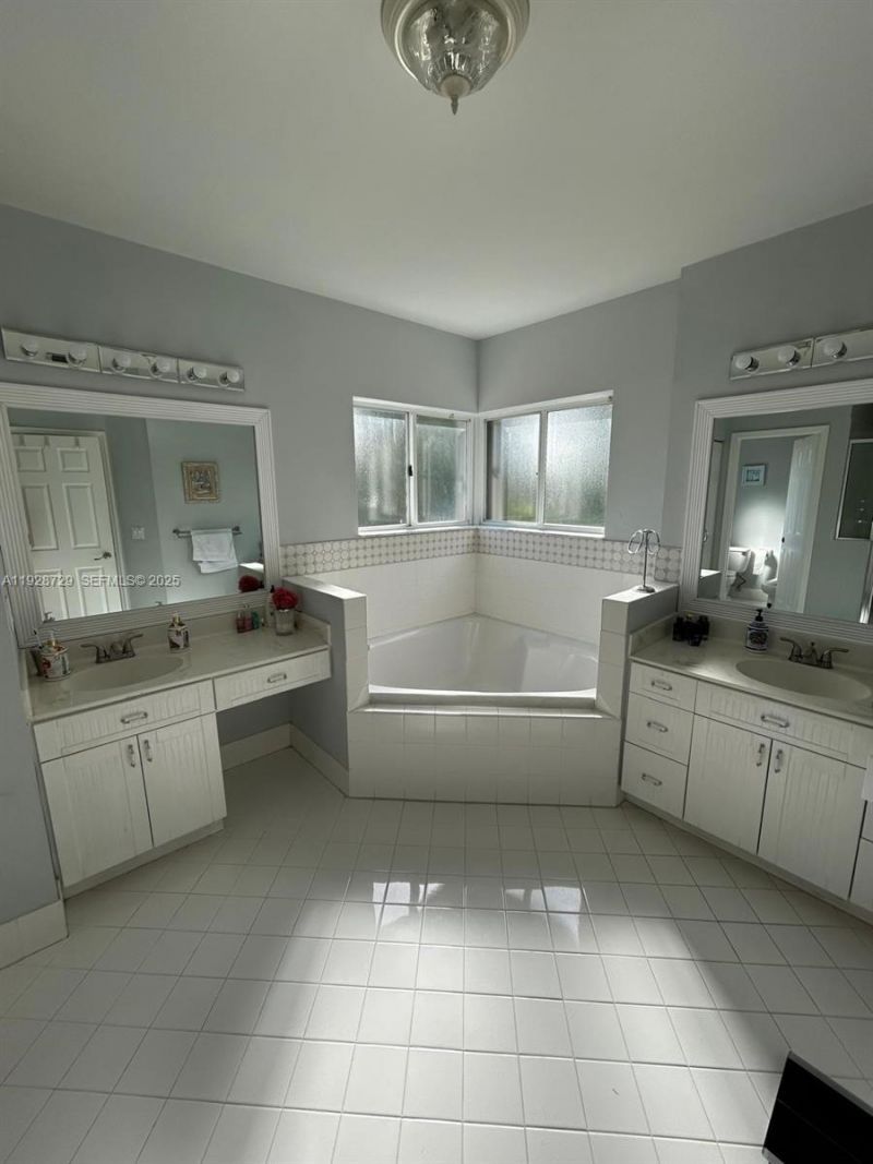 11308 NW 58th Ter, Doral, FL 33178 Photo