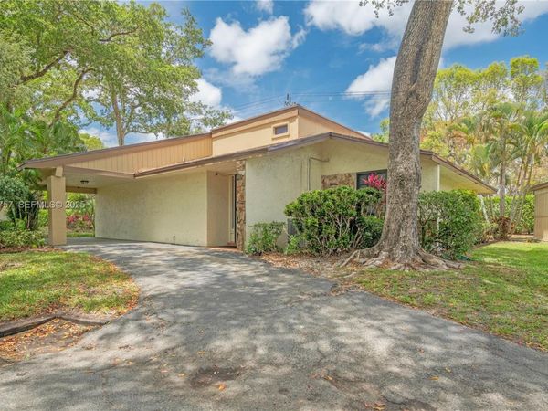 8097 Royal Palm Cir, Tamarac, FL 33321