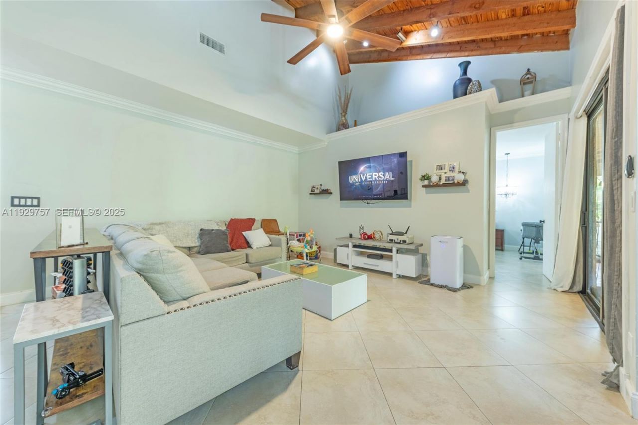 8097 Royal Palm Cir, Tamarac, FL 33321 Photo