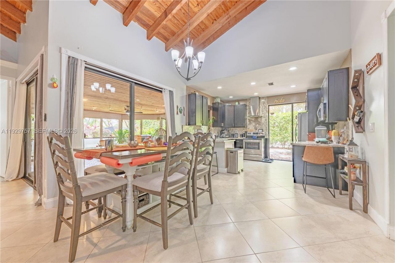 8097 Royal Palm Cir, Tamarac, FL 33321 Photo