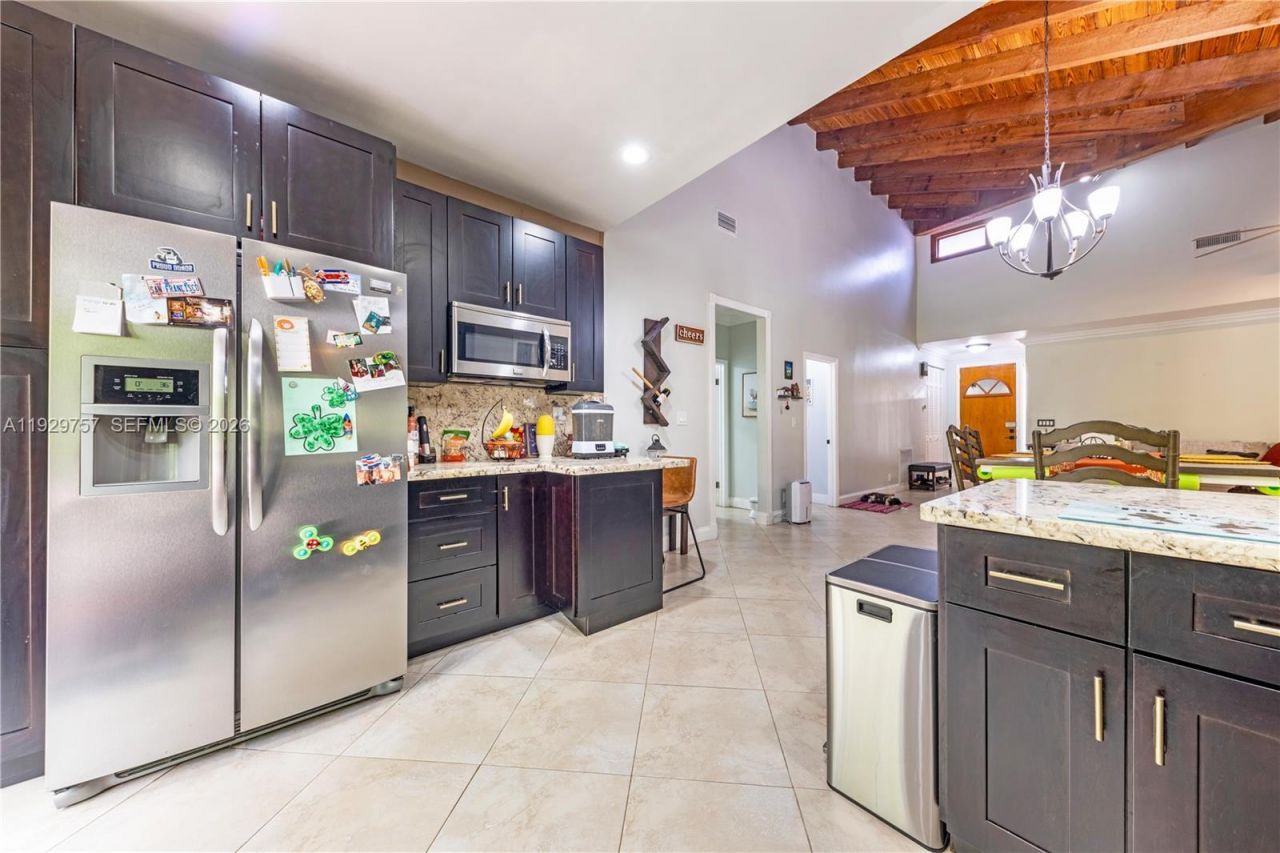 8097 Royal Palm Cir, Tamarac, FL 33321 Photo