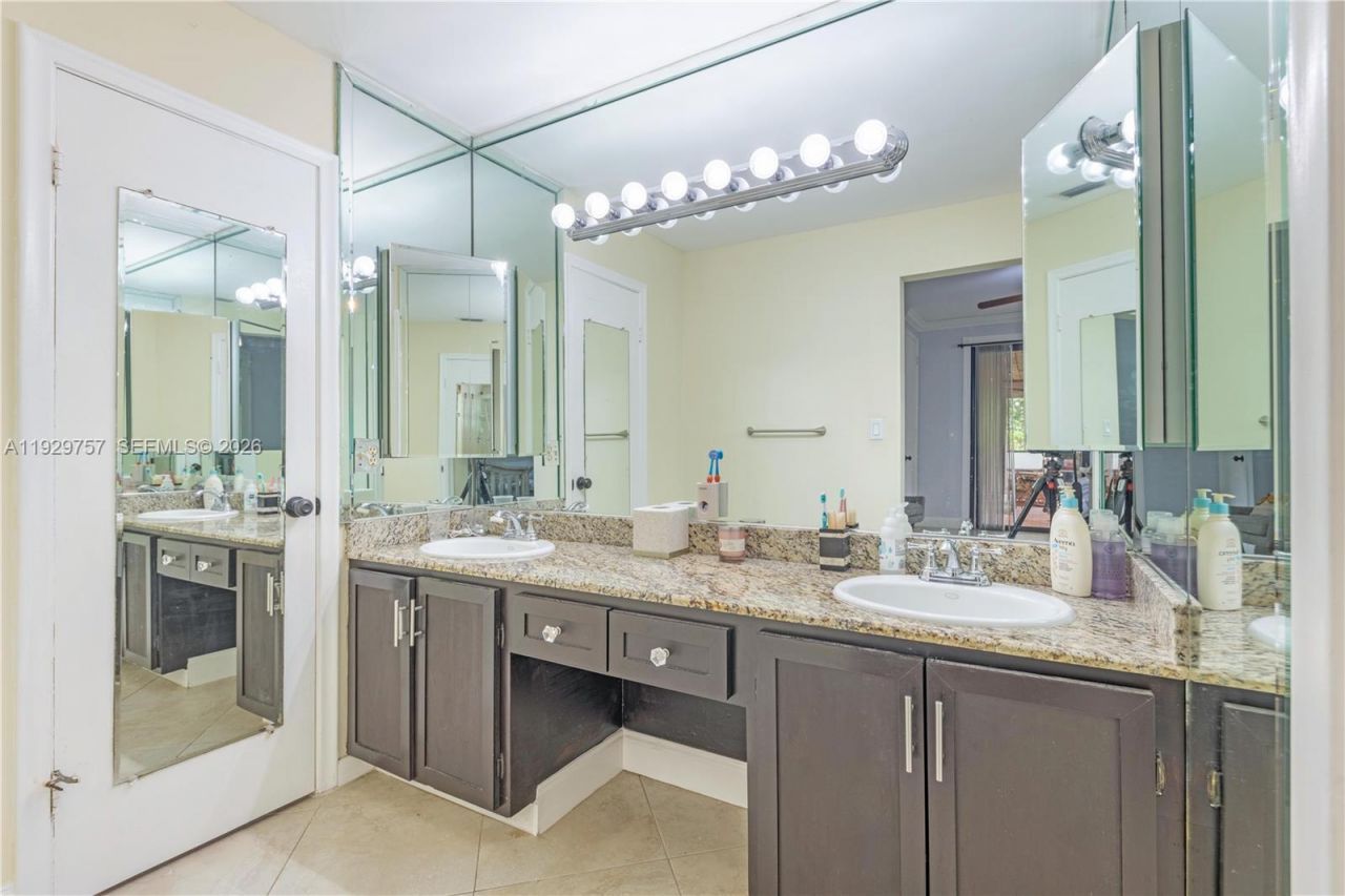 8097 Royal Palm Cir, Tamarac, FL 33321 Photo