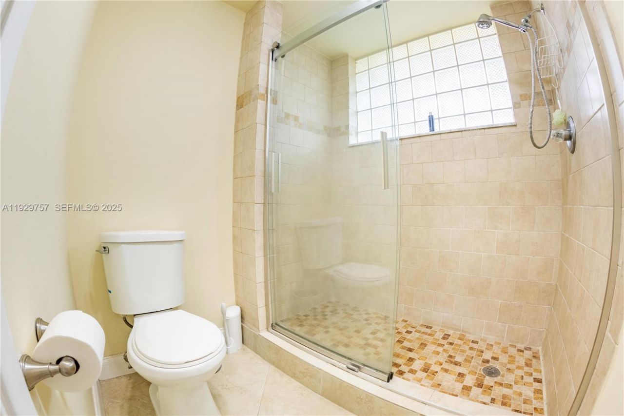 8097 Royal Palm Cir, Tamarac, FL 33321 Photo